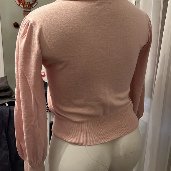 Soft pink sweater - Picture 6 of 8